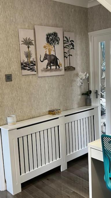Cheerful 3 Bedroom Townhouse With Free Parking. Billericay Kültér fotó