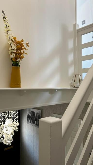 Cheerful 3 Bedroom Townhouse With Free Parking. Billericay Kültér fotó