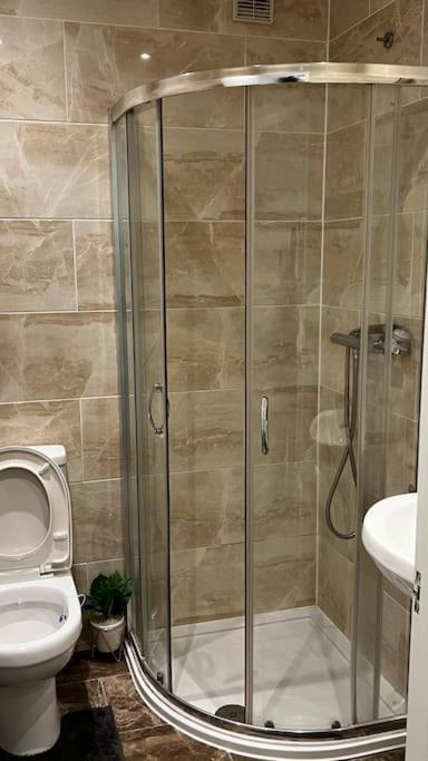 Cheerful 3 Bedroom Townhouse With Free Parking. Billericay Kültér fotó