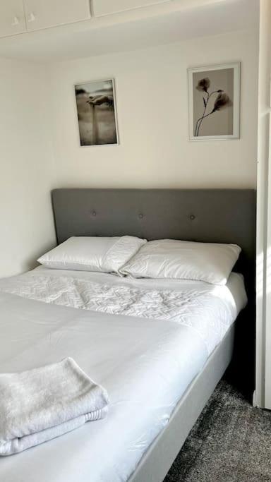 Cheerful 3 Bedroom Townhouse With Free Parking. Billericay Kültér fotó