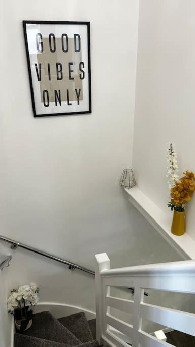 Cheerful 3 Bedroom Townhouse With Free Parking. Billericay Kültér fotó