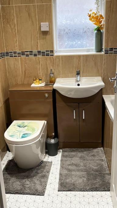 Cheerful 3 Bedroom Townhouse With Free Parking. Billericay Kültér fotó