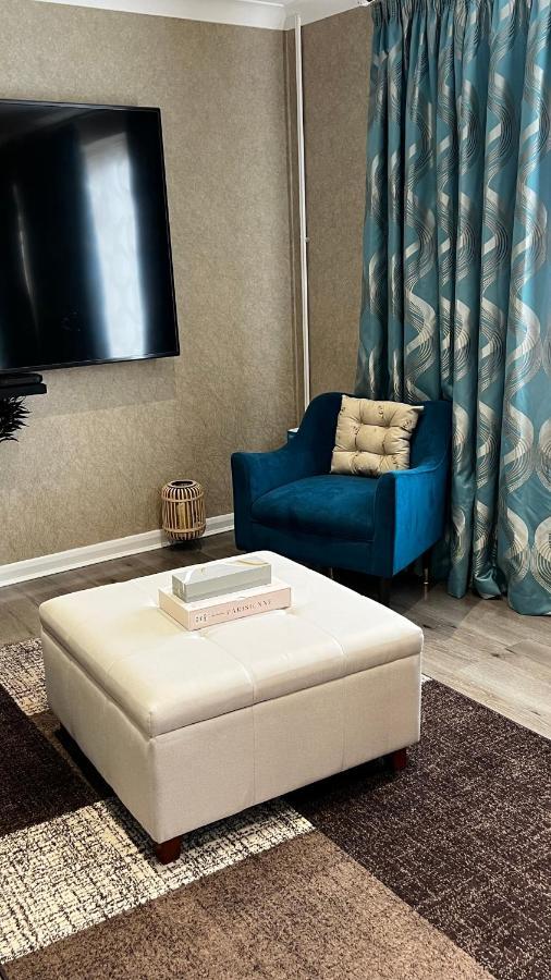 Cheerful 3 Bedroom Townhouse With Free Parking. Billericay Kültér fotó