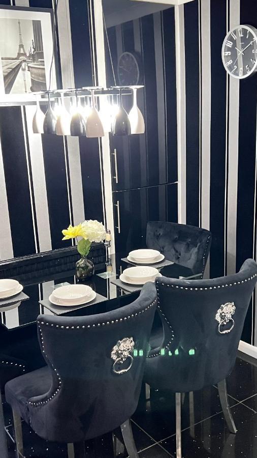Cheerful 3 Bedroom Townhouse With Free Parking. Billericay Kültér fotó
